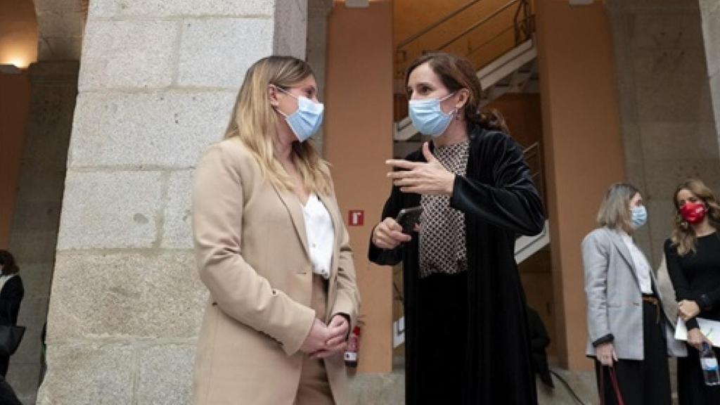 La coportavoz estatal de Podemos y diputada en la Asamblea de Madrid, Alejandra Jacinto, junto a Mónica García. EP