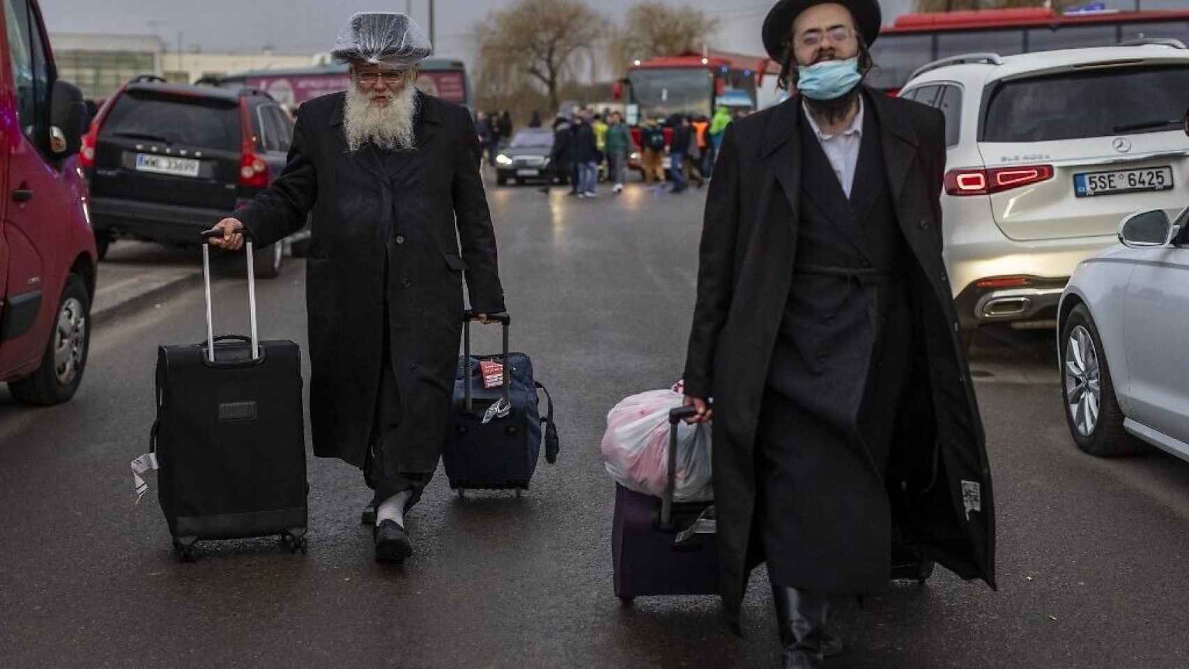 Miembros de la comunidad judía huyendo de Ucrania.