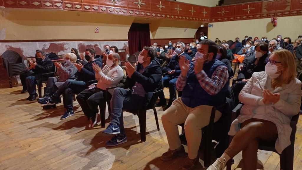 Folgado flanqueado por Antidio Fagúndez e Iñaki Gómez en un reciente acto en el Teatro de Fuentesaúco