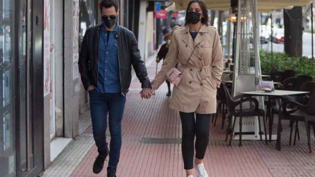 ¡Pillados por primera vez! Christian Gálvez y Patricia Pardo pasean su amor de la mano. Fotos. Europa Press