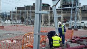 Operarios de Endesa trabajando en Compostilla II