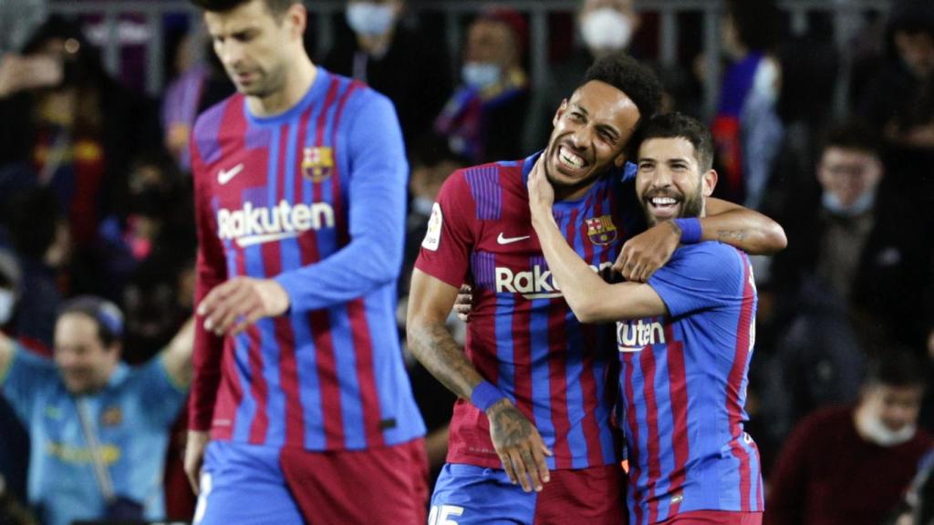 Jordi Alba felicita a Pierre Emerick Aubameyang por su gol