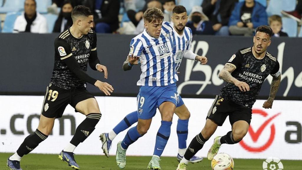 Brandon intenta marcharse de los jugadores de la Ponferradina.