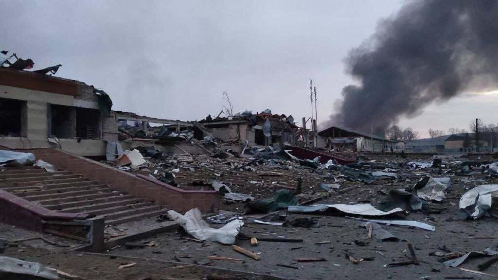 Imagen del Centro Internacional de Seguridad y Mantenimiento de Paz de Yavoriv tras el ataque.