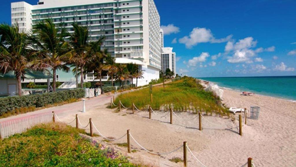 El hotel fue levantado en 1957 en primera línea de playa.