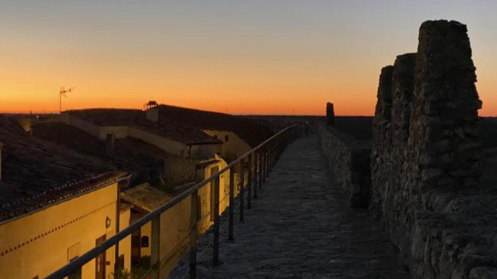 Vista de la muralla de Urueña.