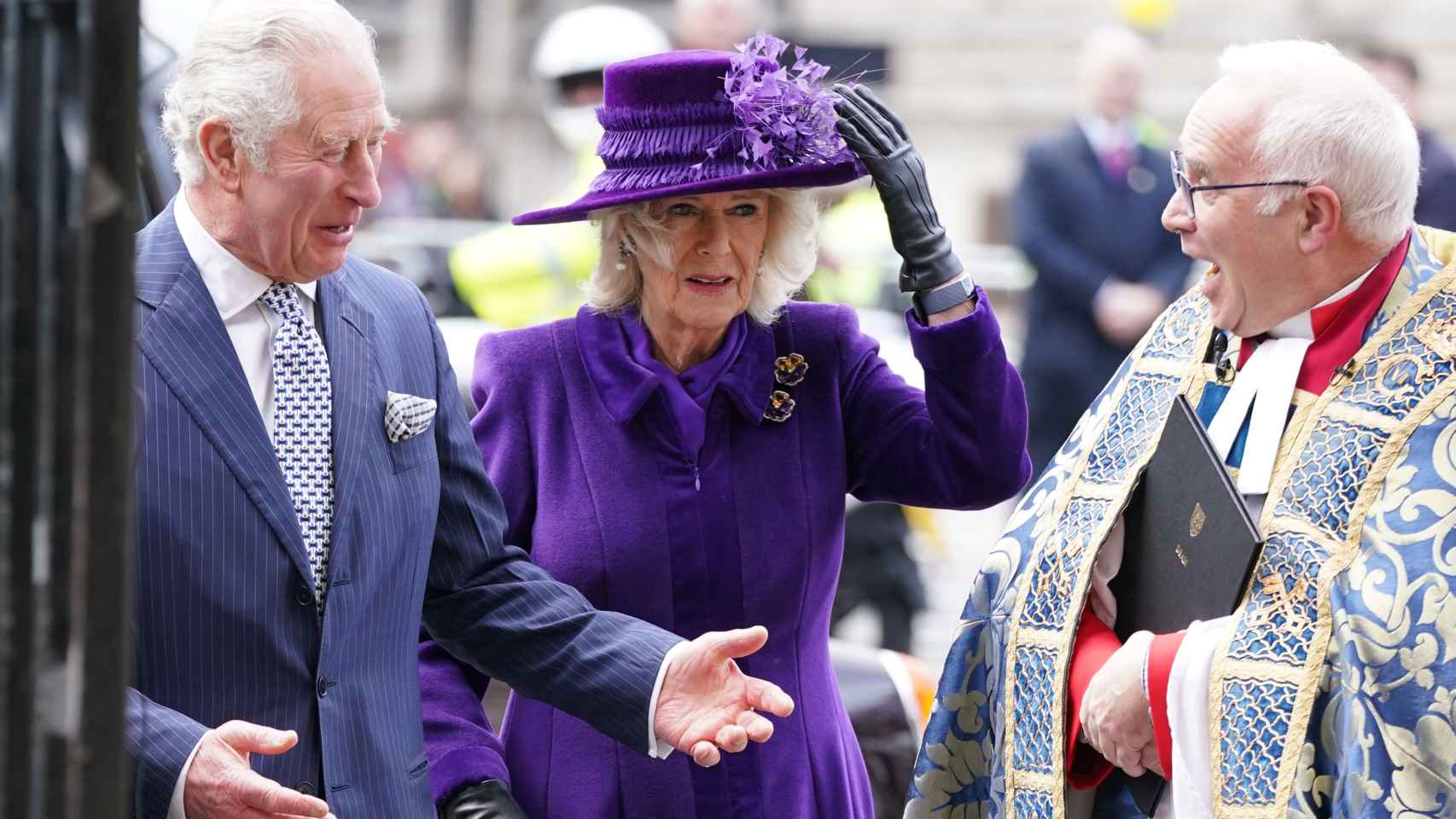 Camilla de Cornualles entrando en la Abadía junto a su marido, el príncipe Carlos.