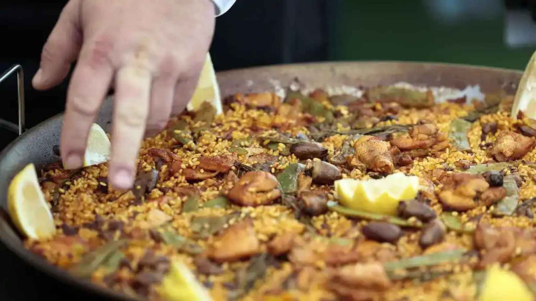 Esta es la paella del restaurante Cachitos de Elche, cuya jefa de Cocina Noelia Pascual ha ganado el el certamen gastronómico internacional World Paella Day Cup 2021.
