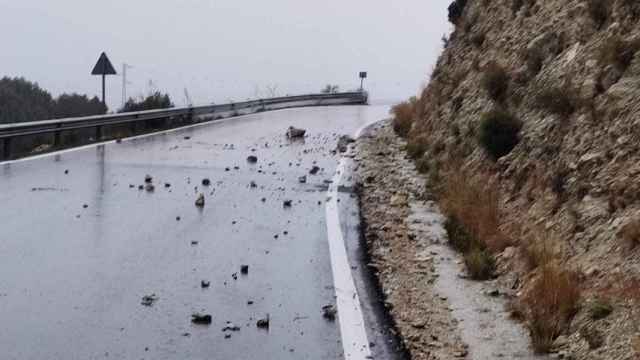 Desprendimiento de rocas en una carretera de la provincia de Málaga.