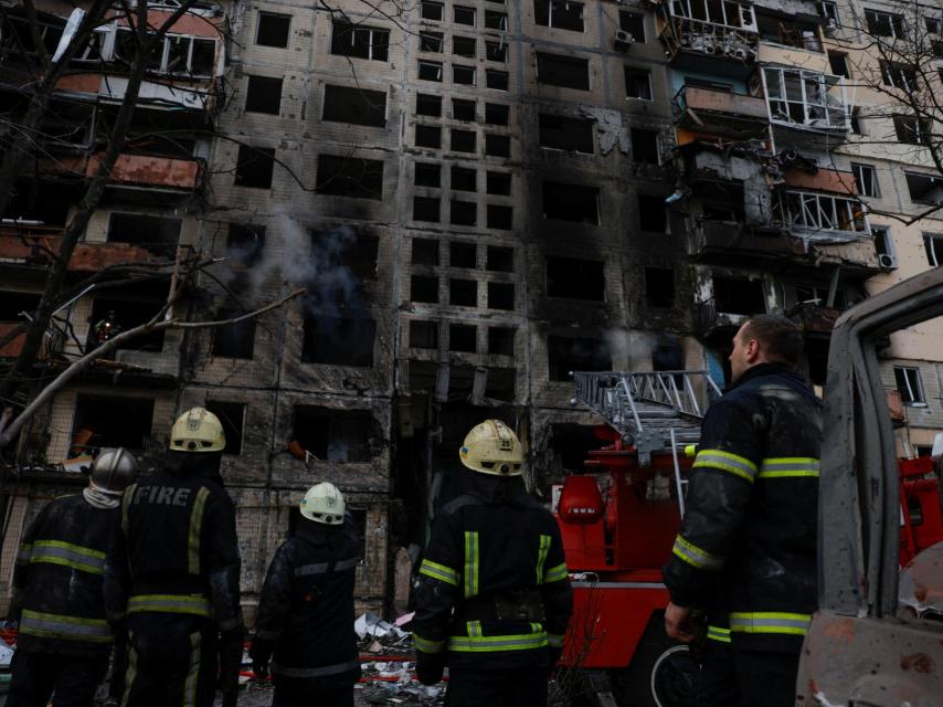 Bombardeo ruso este lunes sobre un área residencial en Kiev.