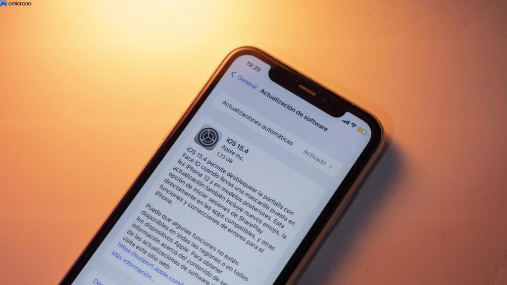 iOS 15.4 en un iPhone 11.