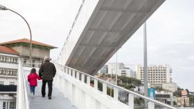 Pasarela peatonal entre el Materno y A Pasaxe.