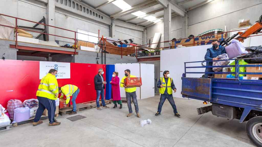 Parque de Maquinaria de la Diputación Ourense para organizar la recogida de material.