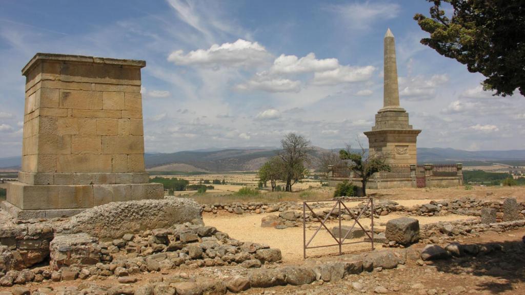 Tras la conquista, sobre los restos arévacos los romanos erigieron sus propios monumentos