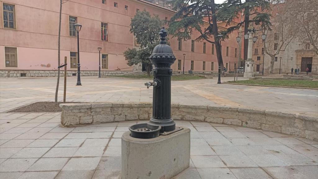 Fuente renovada en la Plaza de la Trinidad