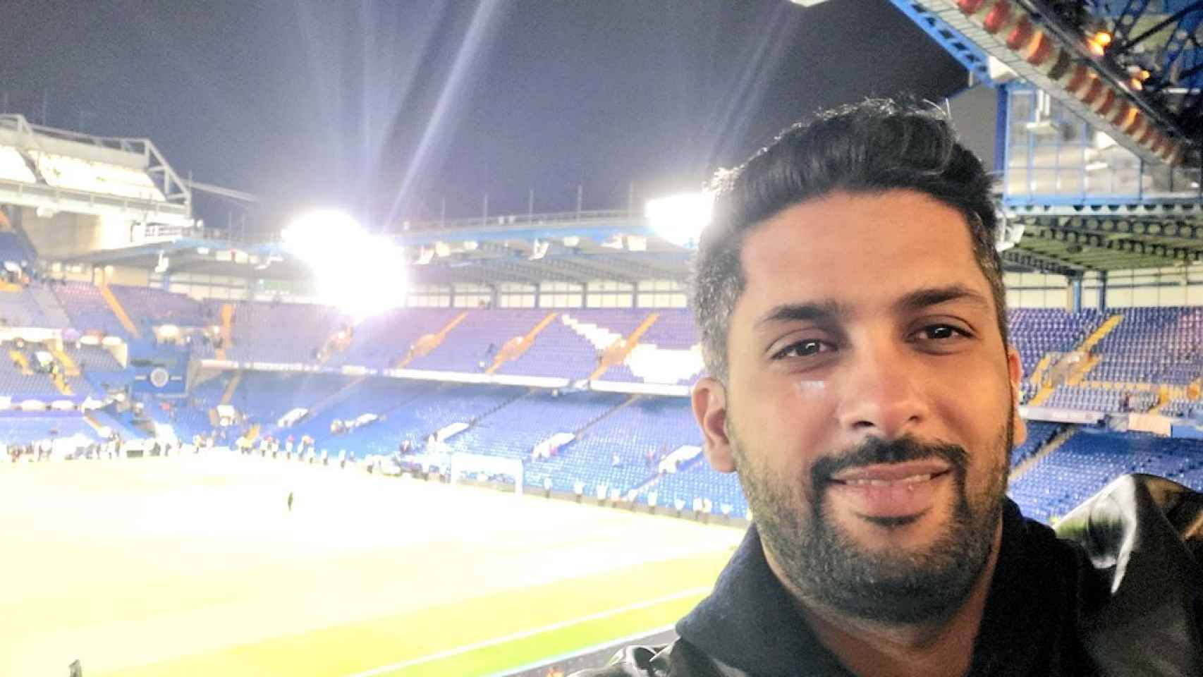 Mohammed Alkhereiji, en el campo del Chelsea FC.
