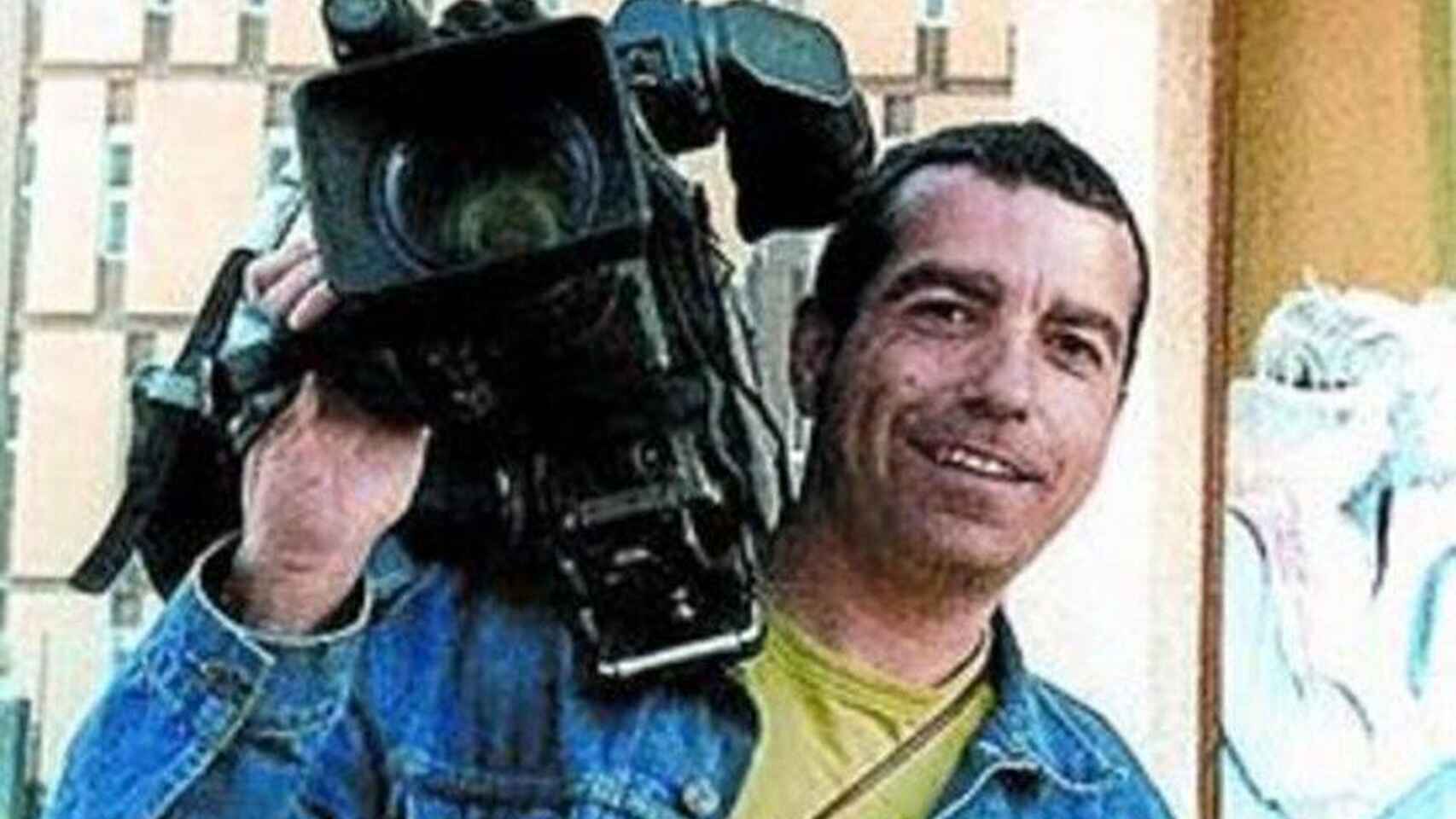 José Couso murió el 8 de abril de 2003 en Bagdad, la capital iraquí. Un tanque de EEUU atacó el hotel en el que se hospedaba.