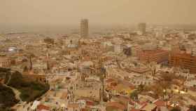 Alicante cubierta por el polvo del Sahara.