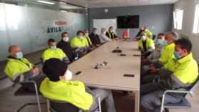 El comité de empresa de Nissan en Ávila encerrado en la sala de reuniones