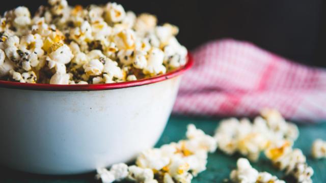 Receta de palomitas de maíz con queso cheddar