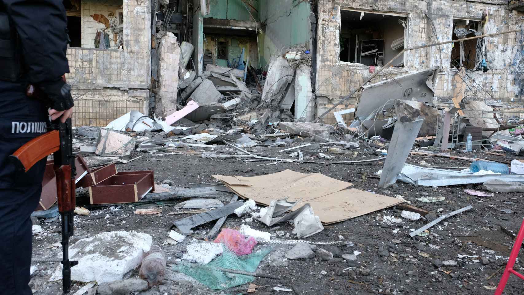 Un edificio de Kiev, completamente destruidos por los bombardeos rusos.