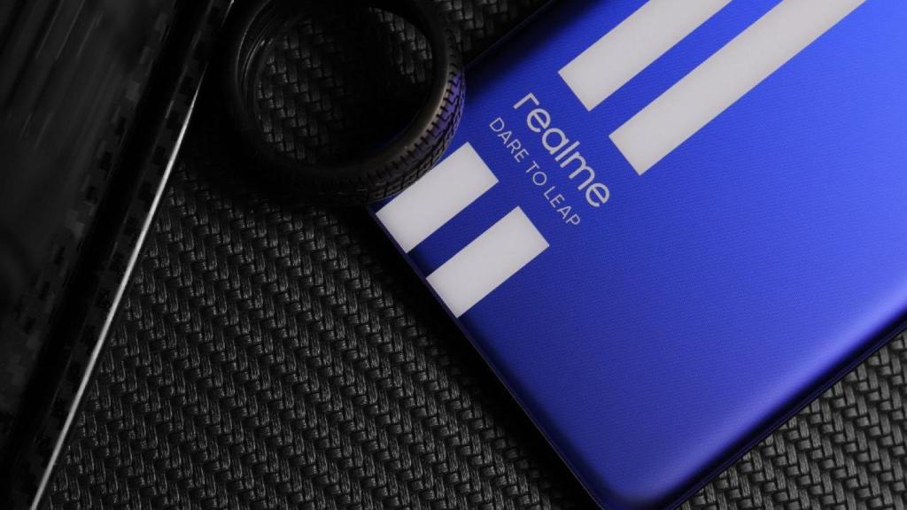 realme GT Neo 3 por detrás