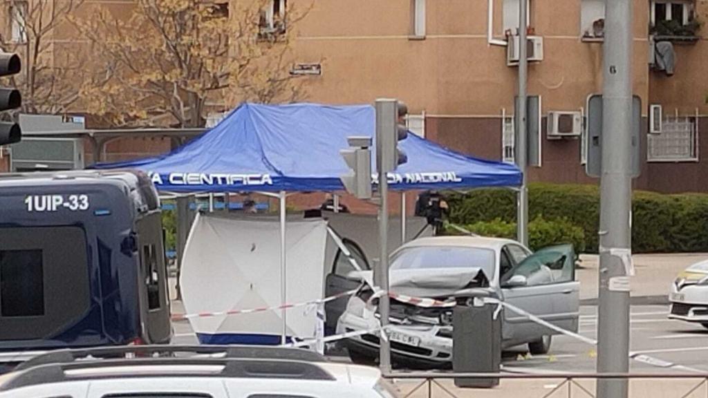 Lugar del asesinato en Madrid tras la llegada de la Policía.