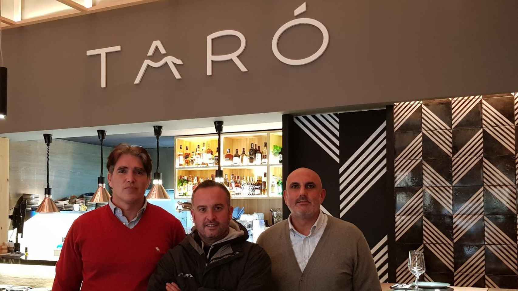 De izquierda a derecha: José María Hinojosa, José Antonio Luque y José Carlos Rojas, en Taró Restaurante.