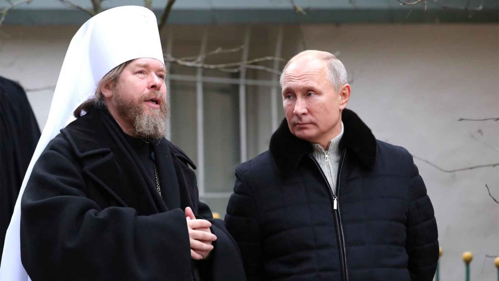 Tikhon Shevkunov, confesor de Putin, con el mandatario ruso.