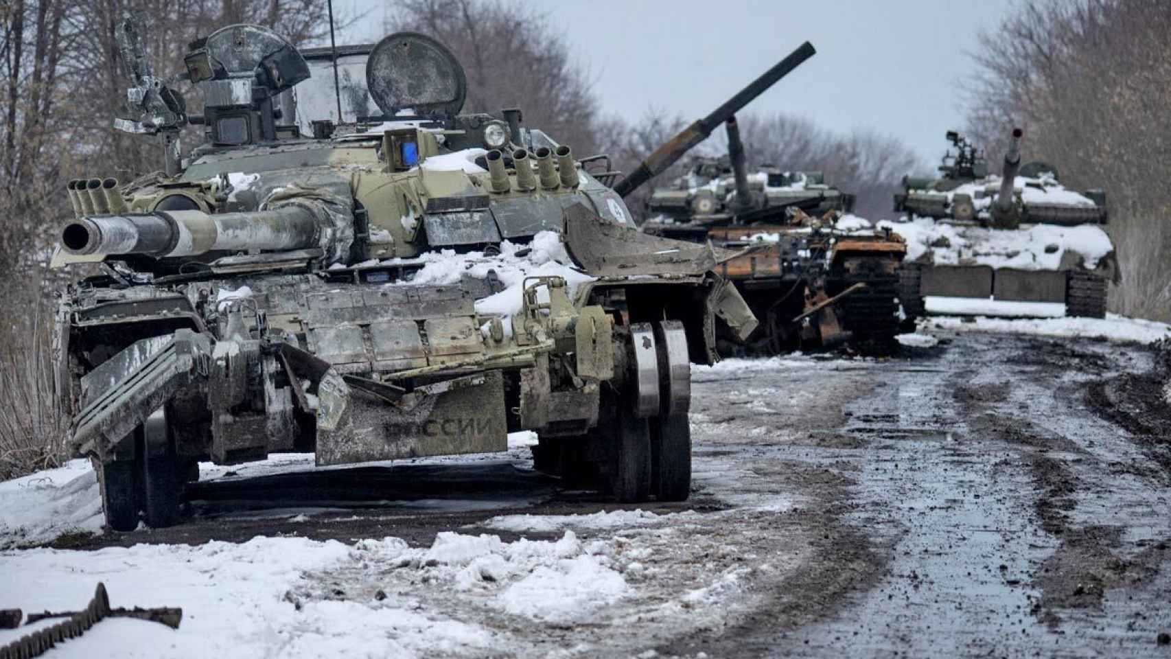 Tanques rusos destrozados en la región de Sumy, en Ucrania.