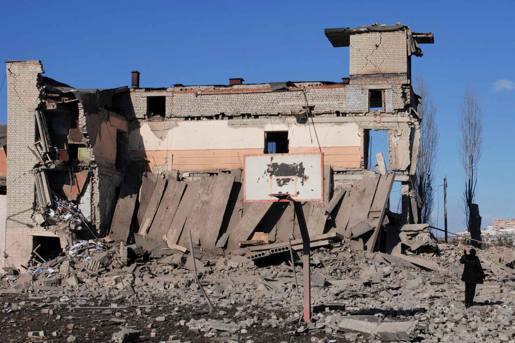 Un edificio bombardeado por Rusia en la ciudad de Járkov.
