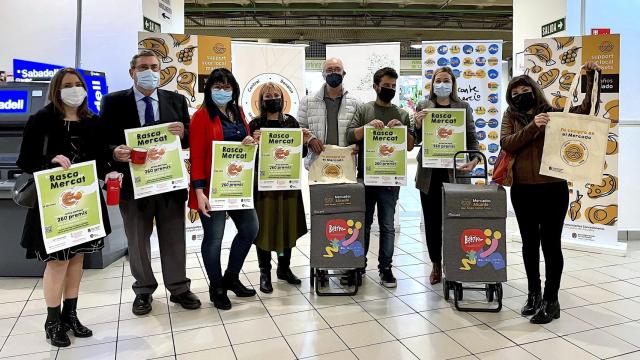 Alicante presenta la campaña de sorteos de ‘El Rasca del Mercat’ para fomentar las compras.