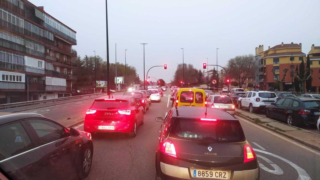 El accidente ha provocado retenciones de tráfico en la zona de la Avenida de Soria