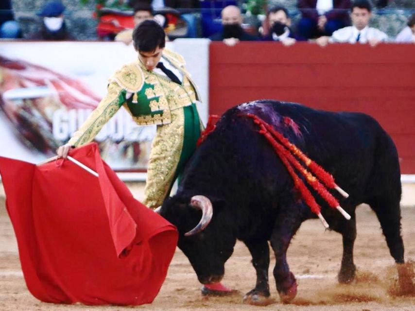 El novillero vallisoletano José Manuel Serrano inicia temporada en Candeleda