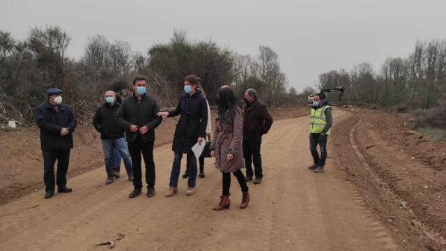 La delegada territorial en funciones, Clara San Damián, se ha desplazado esta mañana hasta la localidad sanabresa de Asturianos