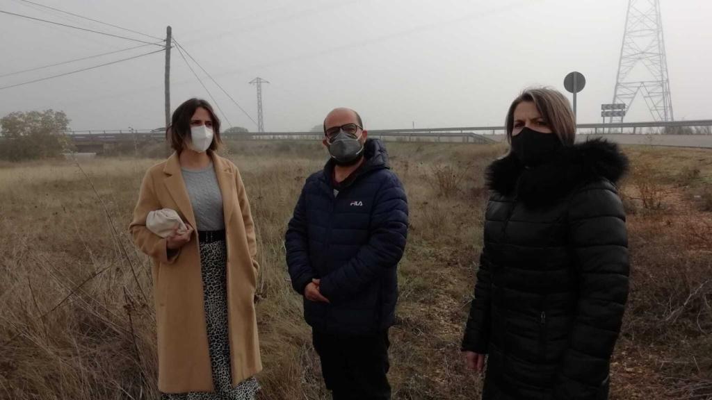 Helena Mateos, Eduardo Folgado y Laura Gago en una visita a la zona del viaducto entre Andavías y La Hiniesta