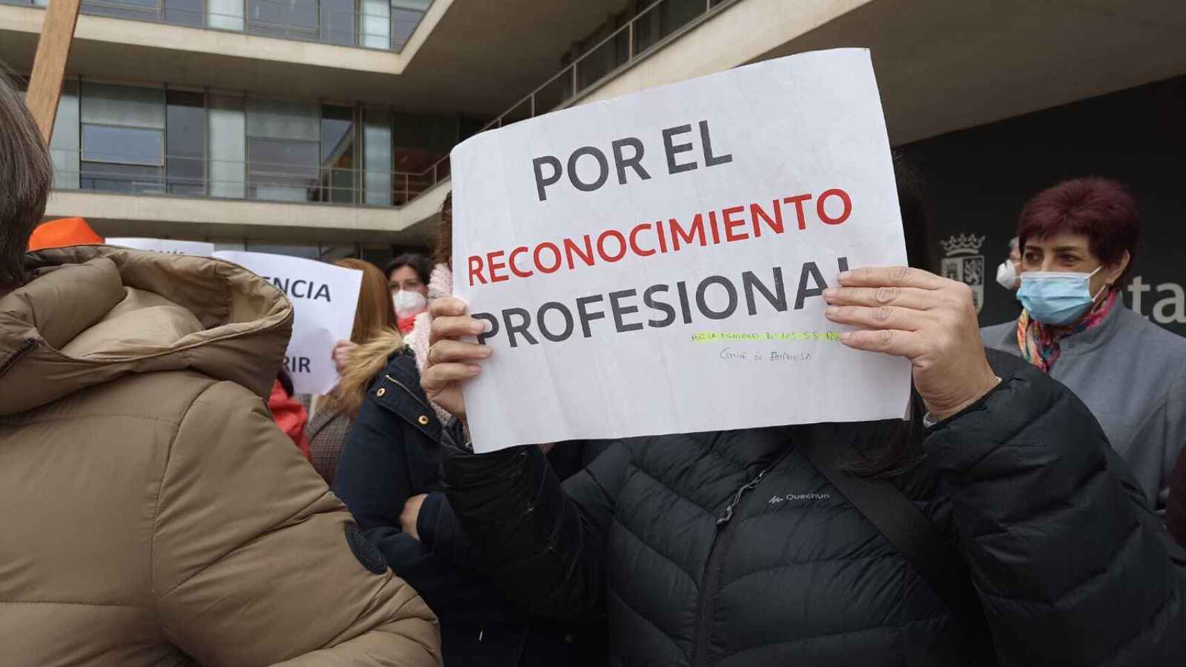 Protesta de trabajadores de Servicios Sociales en Salamanca