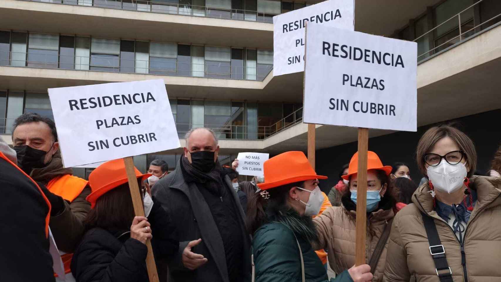 Protesta de los trabajadores de Servicios Sociales en Salamanca