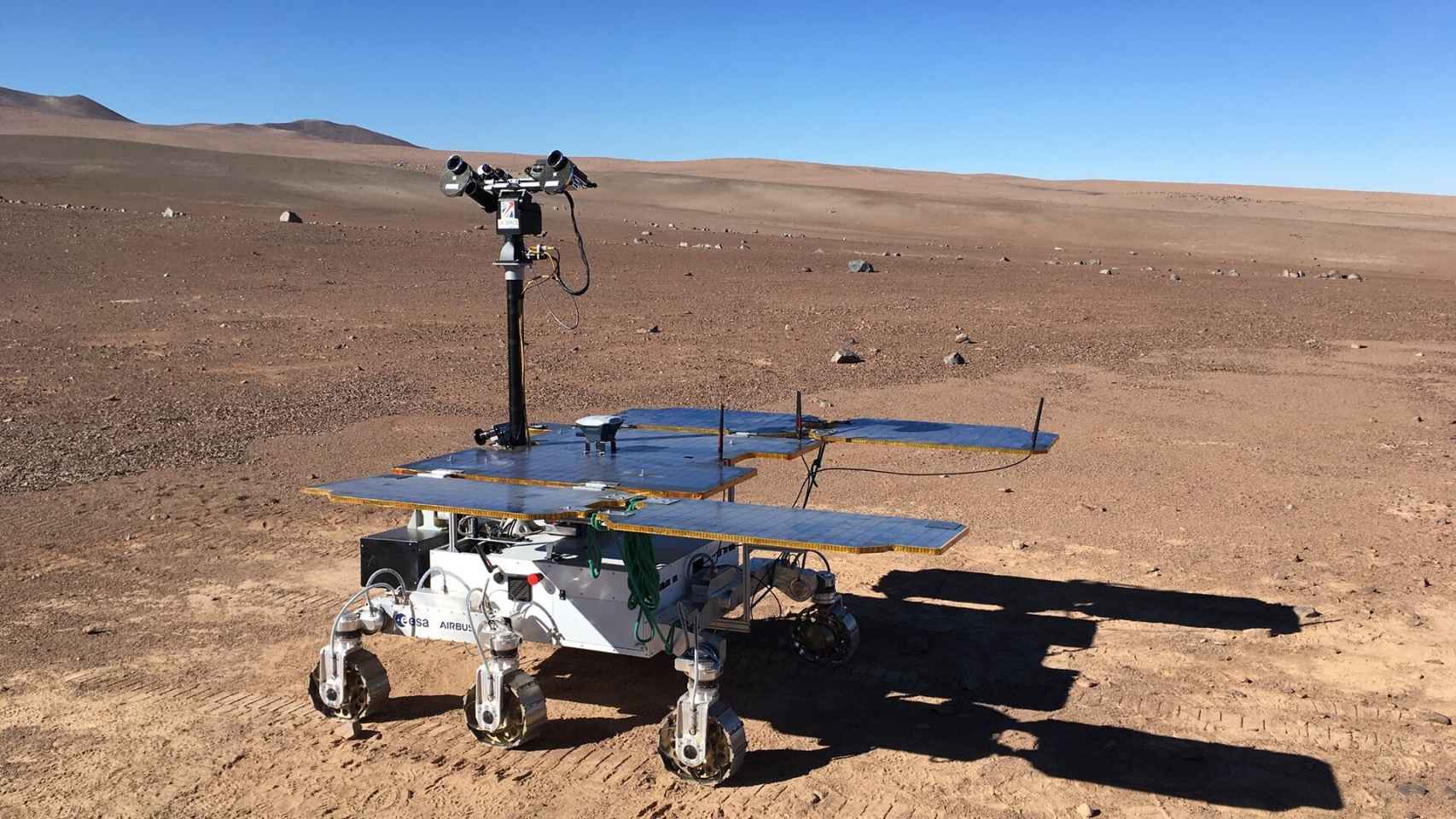Prototipo del rover ExoMars realizando pruebas en Chile.