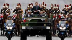 El presidente francés, Emmanuel Macron, en un desfile militar en los Campos Elíseos, en 2017.