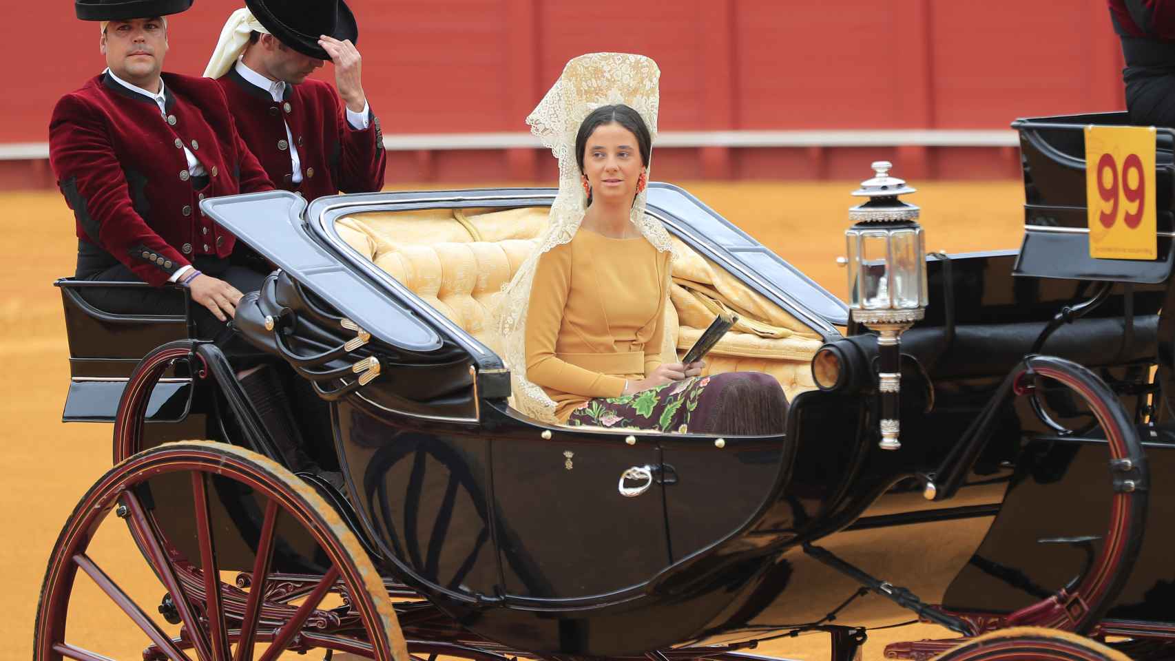 Victoria Federica en un tradicional coche de caballos.