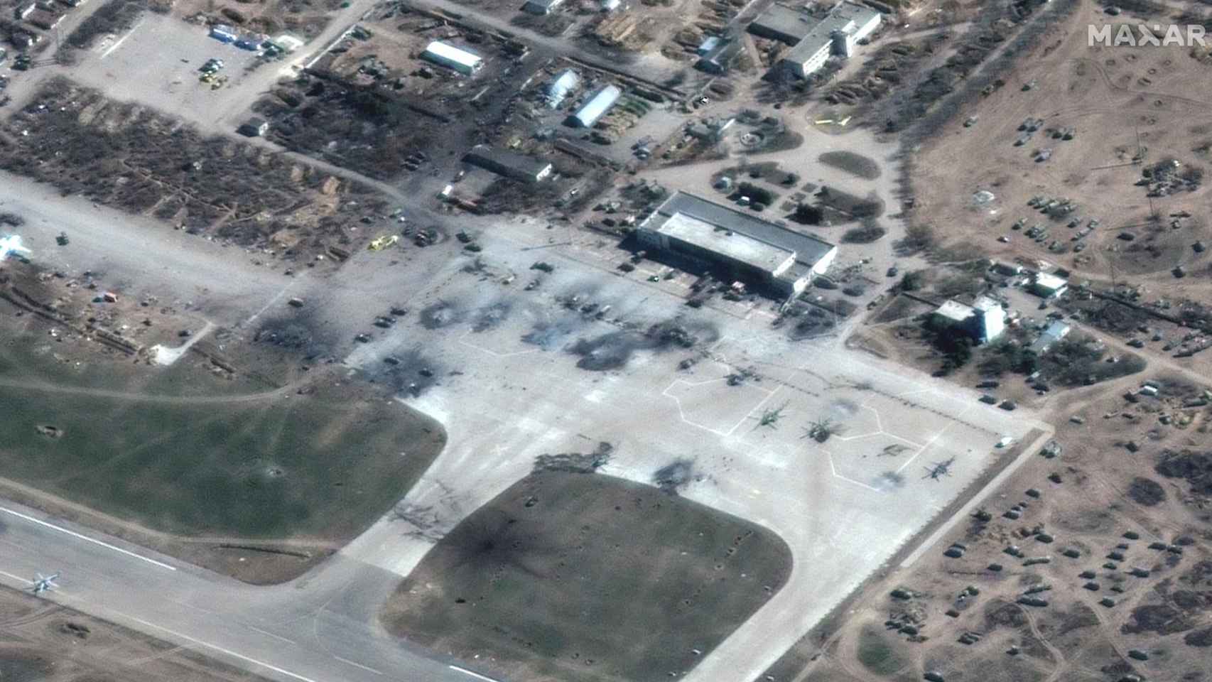Vista de dron del aeropuerto de Jersón tras los combates de esta semana.