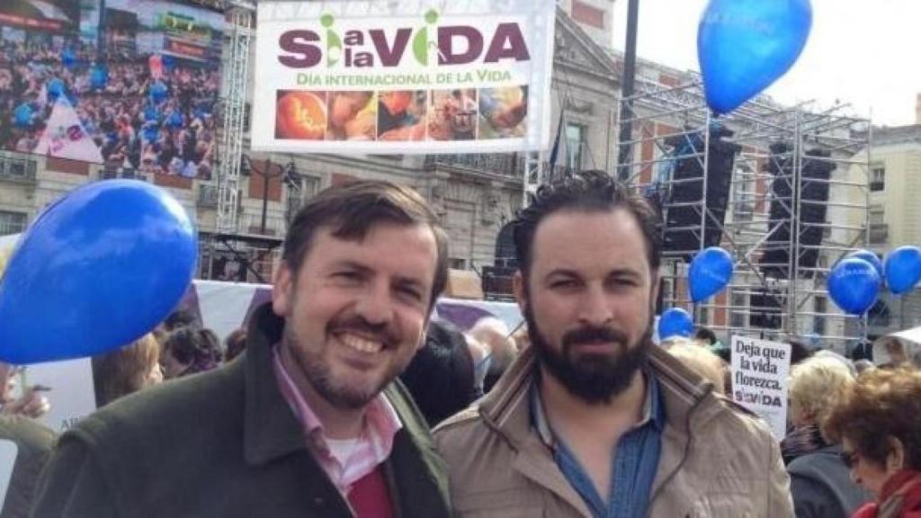 Ignacio Arsuaga y Santiago Abascal, durante una manifestación contra el aborto.