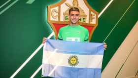 El jugador del Elche entra por primera vez en la convocatoria de la selección de Argentina.