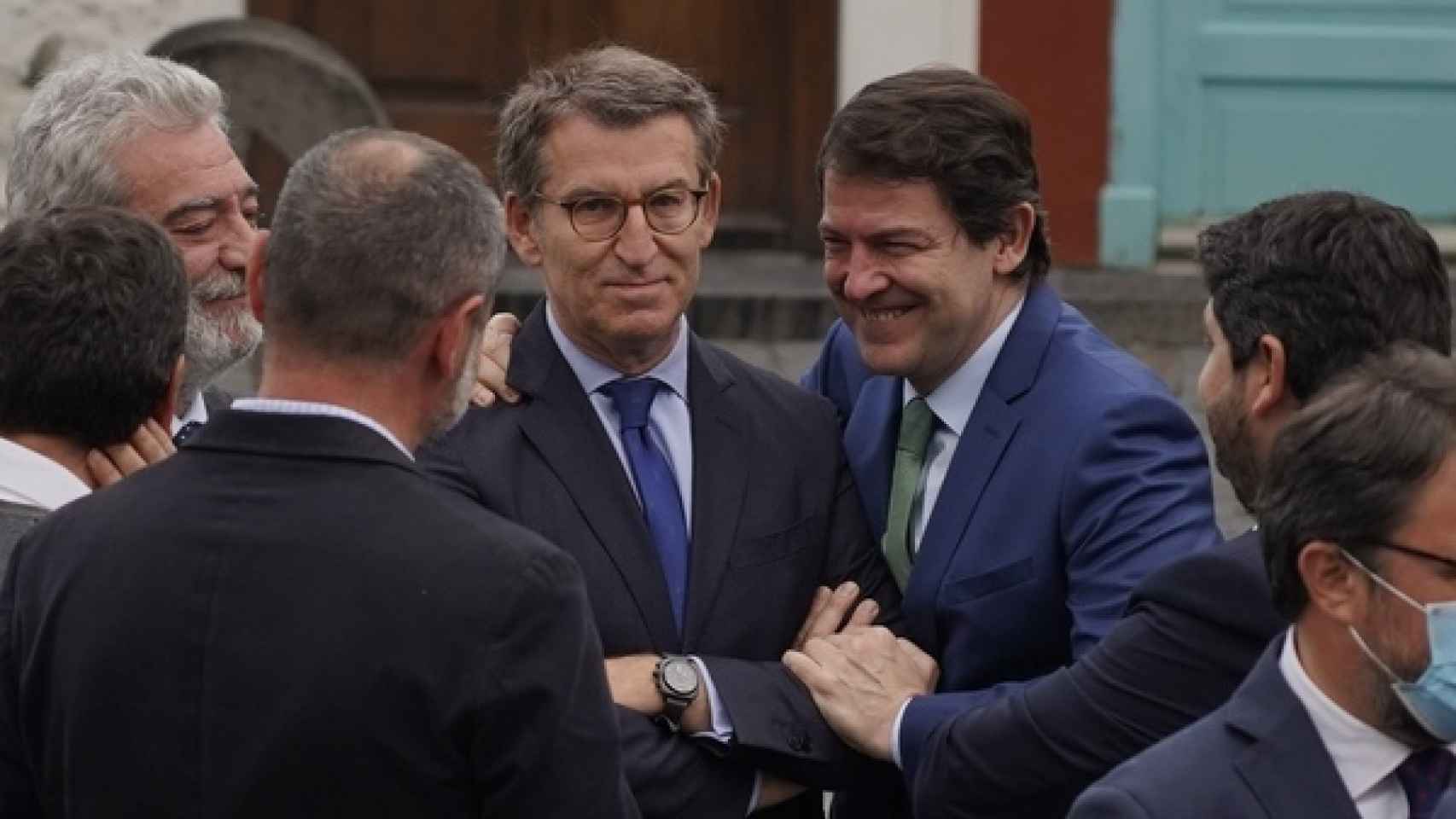 El presidente gallego, Alberto Núñez Feijóo, y el de Castilla y León, Alfonso Fernández Mañueco