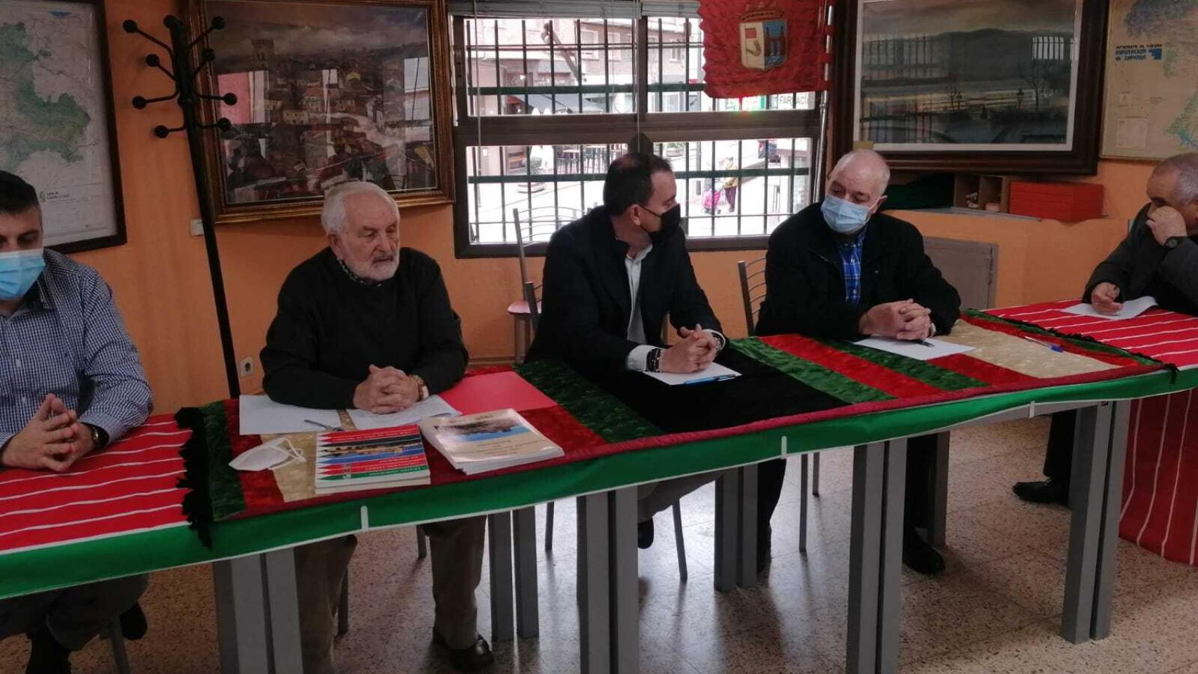 El presidente de la Diputación Provincial de Zamora, Francisco José Requejo Rodríguez, visitó ayer el Centro Castellano Leonés en Barakaldo (Vizcaya)