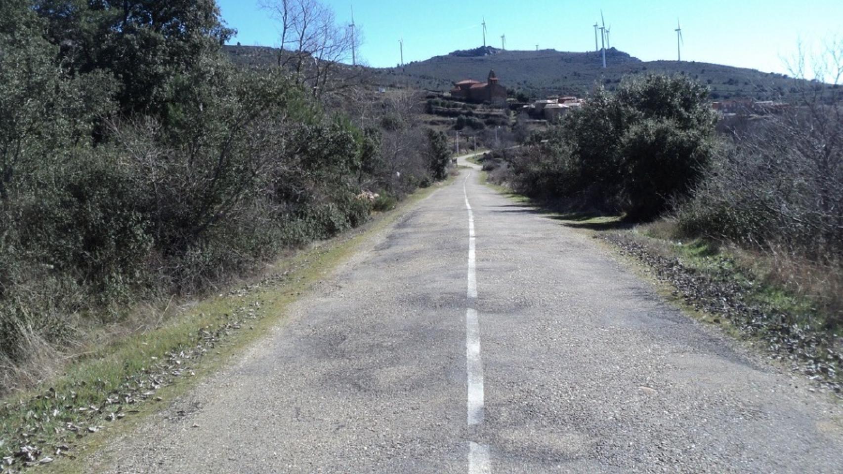 Carretera que comunica Alcubilla de Nogales y Villageriz