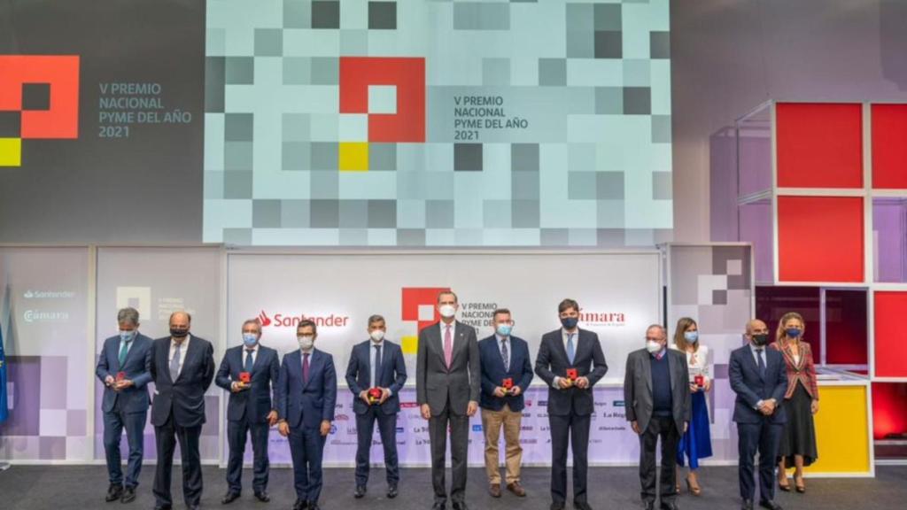 Ganadores en el Premio Nacional Pyme del Año 2021 junto al Rey de España.