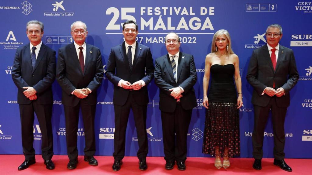 Foto institucional: Juan Antonio Vigar, Francisco de la Torre, Juanma Moreno, Miquel Iceta, Patricia del Pozo y Francisco Salado, en el 'photocall' del Festival de Cine de Málaga.