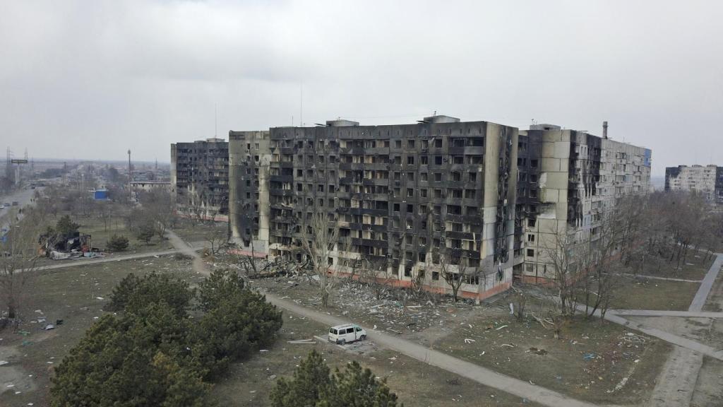 Edificios residenciales de Mariúpol destrozados tras los bombardeos rusos.